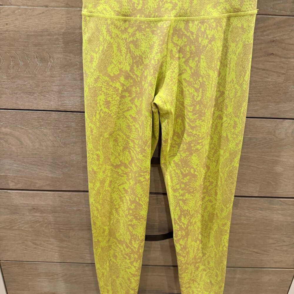 Sweaty Betty Flatter Me Yellow Neon Camel Snake Jacquard 7/8 Leggings Women XS